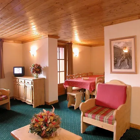 Lalpina Hotel *